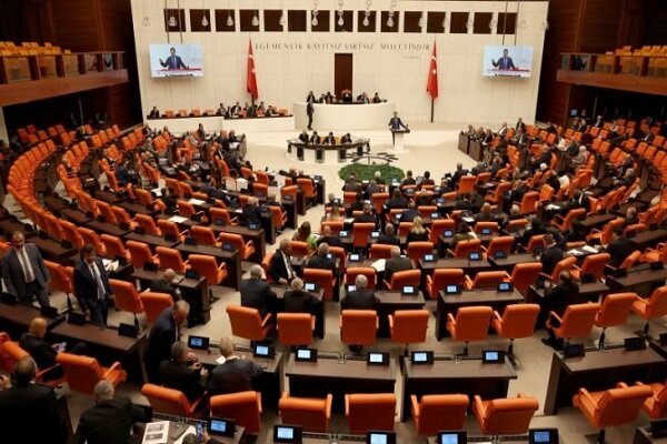 انتقاد الأحزاب من إحالة اتفاق مكة إلى البرلمان التركي