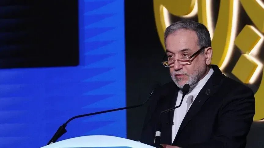 عراقچی: بسته شدن تنگه هرمز نتیجه حملات آمریکا و رژیم صهیونیستی است