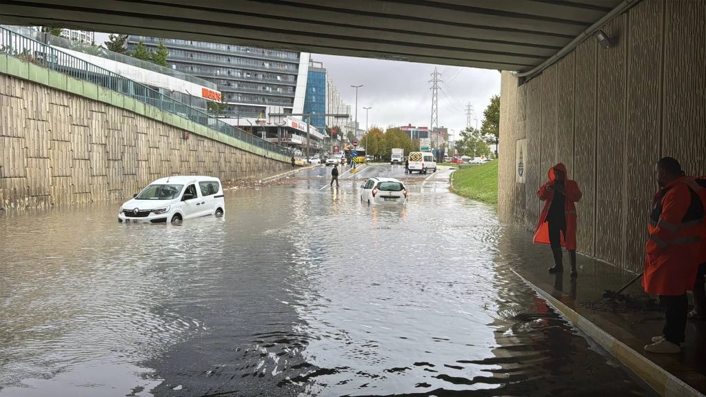 Heavy rainfall in Istanbul disrupted daily life