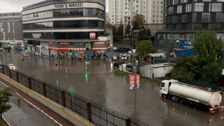 Heavy rainfall in Istanbul disrupted daily life