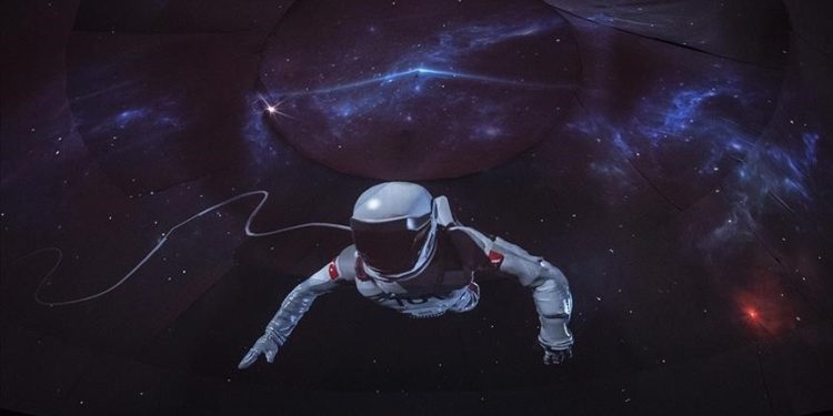 نخستین فضانورد ترک