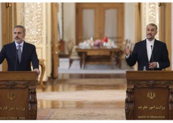 گفت و گوی وزیر امور خارجه ترکیه با همتای ایرانی