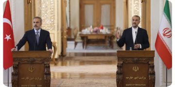 گفت و گوی وزیر امور خارجه ترکیه با همتای ایرانی