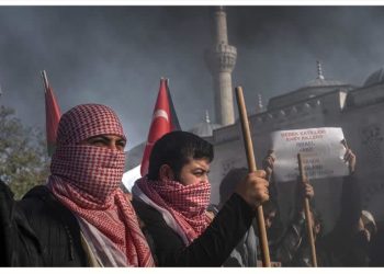 به آتش کشیدن سفارت اسرائیل در ترکیه