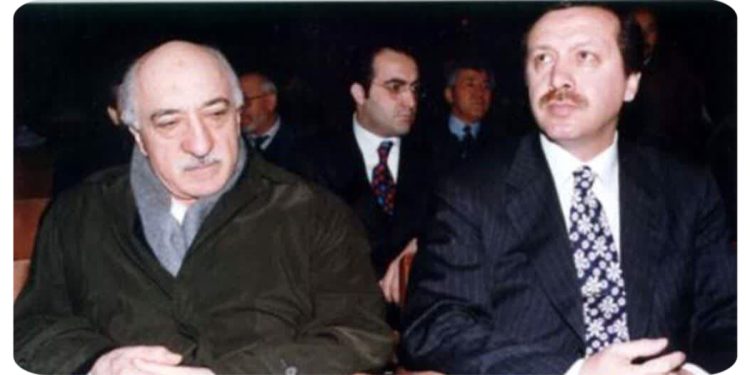 فتح الله گولن رهبر مخالفان رجب طیب اردوغان امروز در گذشت