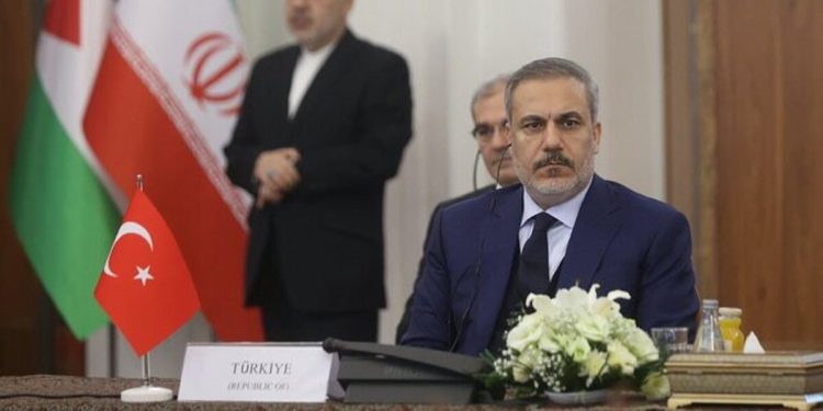 دیدار وزرای خارجه ایران و ترکیه در حاشیه نشست فوق‌العاده وزرای خارجه سازمان همکاری اسلامی در جده