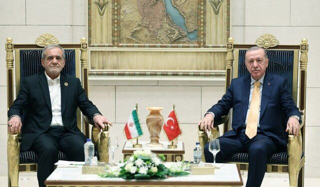 Presidents of Iran and Turkey Held a Phone Call
