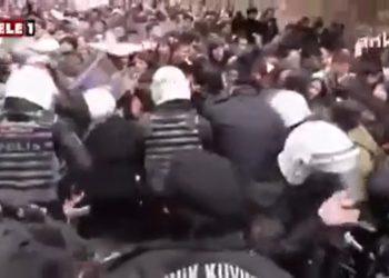 Police clash with protesters over arrest of Ekrem Imamoglu at Istanbul University