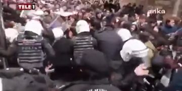 Police clash with protesters over arrest of Ekrem Imamoglu at Istanbul University