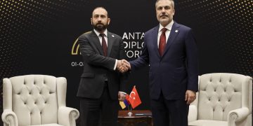 دیدار وزرای امور خارجه ارمنستان و ترکیه