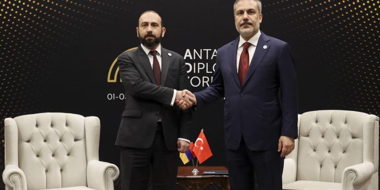 دیدار وزرای امور خارجه ارمنستان و ترکیه