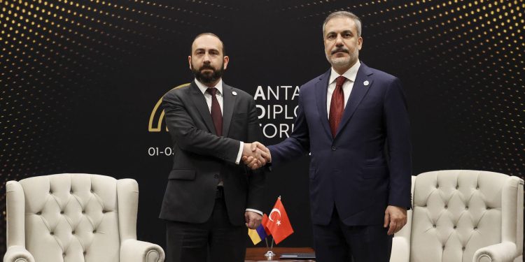 دیدار وزرای امور خارجه ارمنستان و ترکیه