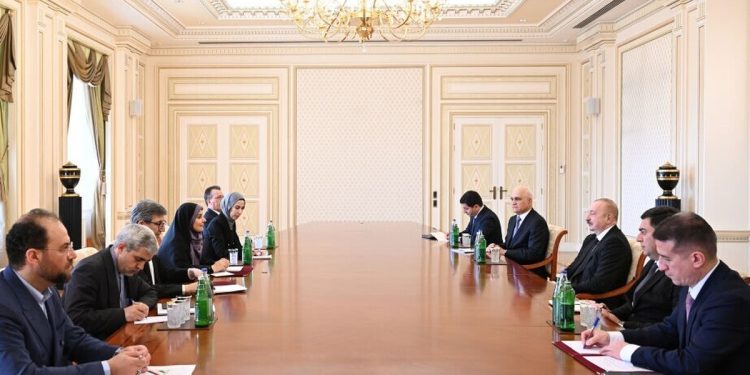 دیدار وزیر راه و شهرسازی ایران با رئیس‌جمهور آذربایجان در باکو