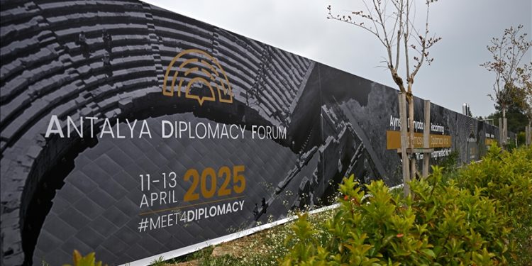 مجمع دیپلماسی آنتالیا