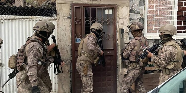 عملیات ضد داعش در ازمیر دستگیری 13 مظنون