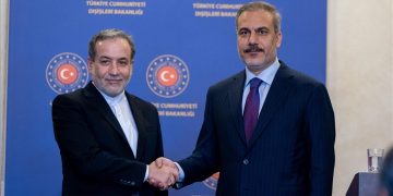 وزیران امور خارجه ایران و ترکیه تلفنی گفتگو کردند