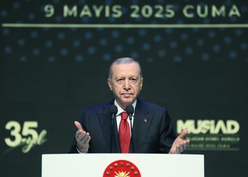 تاکید بر وحدت ملی، حمله به مخالفان و تشریح دستاور های اقتصادی