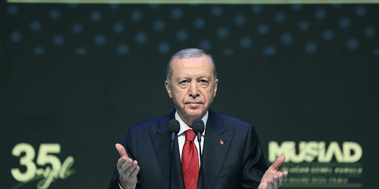 تاکید بر وحدت ملی، حمله به مخالفان و تشریح دستاور های اقتصادی