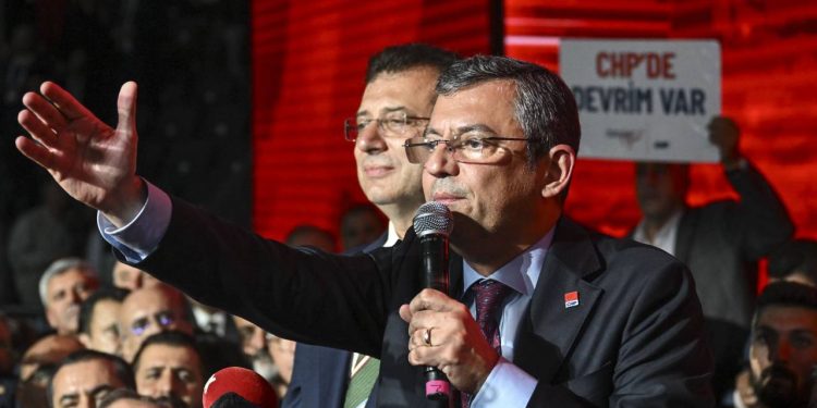 اوزگور اوزل: پیروزی اکرم امام اوغلو با 70 درصد آرا