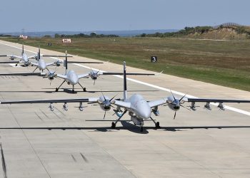 پرواز موفق پهپاد بایراکتار آکینجی با رادار پیشرفته «مراد»