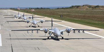 پرواز موفق پهپاد بایراکتار آکینجی با رادار پیشرفته «مراد»