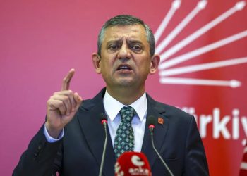 رهبر CHP بر ضرورت ایجاد فرصت ها برای جوانان در ترکیه تأکید کرد