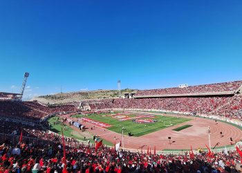 İran'da şampiyon olan Traktör'ün taraftarı 15 dakika boyunca kesintisiz tezahüratla dünya rekoru kırdı
