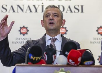 اوزگور اوزل: ما از کسانی نیستیم که نتوانند در خیابان راه بروند