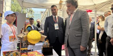 پروژه های علمی دانش آموزان مدرسه سفارت ترکیه در تهران به نمایش گذاشته شد