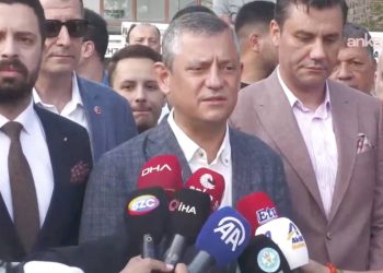 اوزگور اوزل در مراسم نماز عید قربان به انتقاد از دولت ترکیه پرداخت