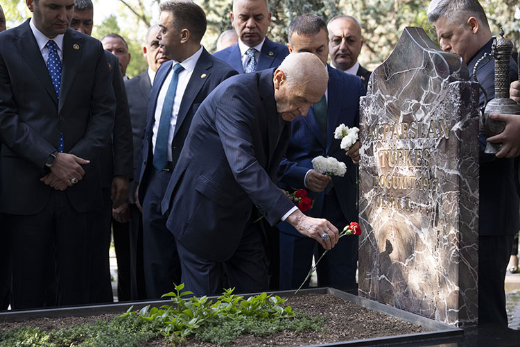 زعيم حزب MHP يطالب بصياغة دستور جديد بعد عيد الأضحى