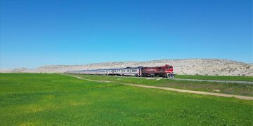 تداوم سفر قطار وان–تهران علی رغم تنش‌ میان ایران و اسرائیل