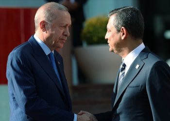 تماس رجب طیب اردوغان با اوزگور اوزل: ابراز همدردی برای شهردار مانیسا