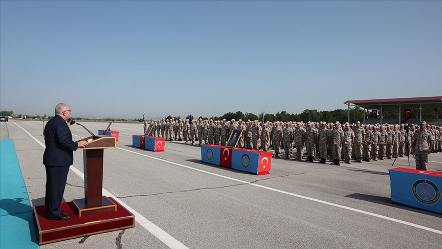 Erdoğan and Turkey’s Defense Minister Meet with Military Personnel on Eid al-Adha