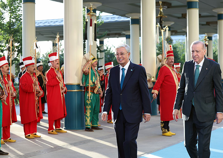 Türkiye Cumhurbaşkanı, Kazakistan Cumhurbaşkanı'nı resmi törenlerle ağırladı