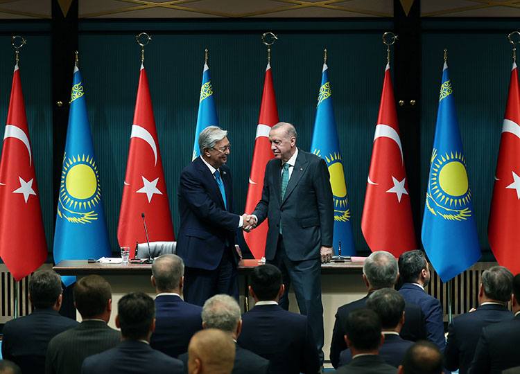 Türkiye Cumhurbaşkanı, Kazakistan Cumhurbaşkanı'nı resmi törenlerle ağırladı