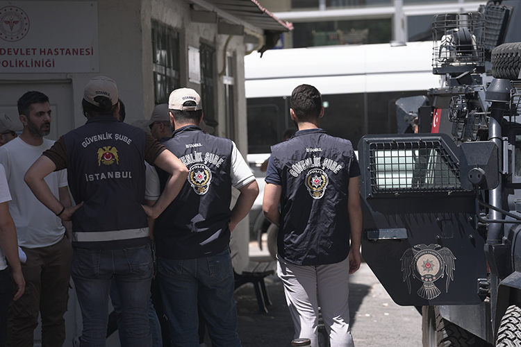 اعتقال 4 أشخاص بعد نشر رسوم كاريكاتورية مثيرة للجدل