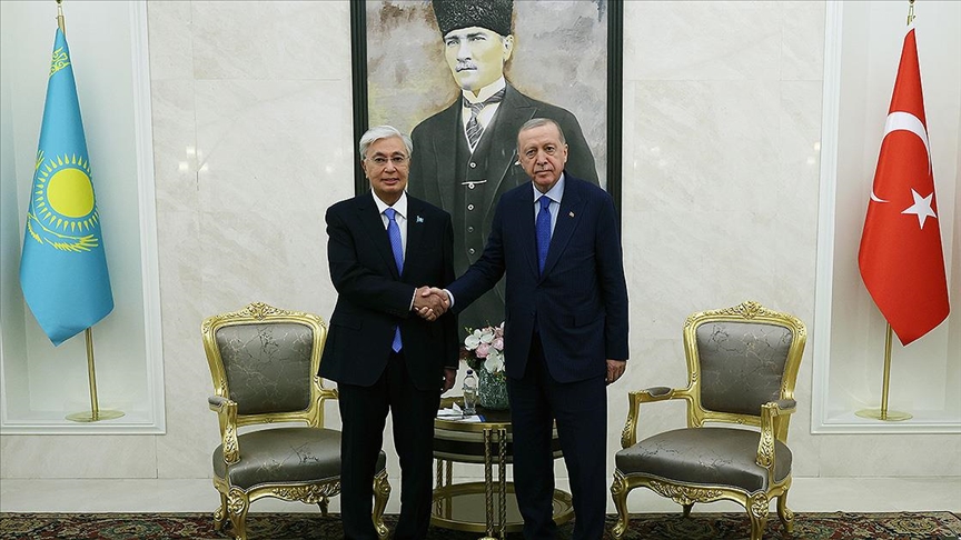Türkiye Cumhurbaşkanı, Kazakistan Cumhurbaşkanı'nı resmi törenlerle ağırladı