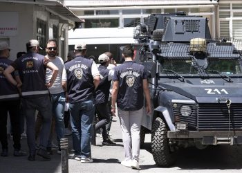 بازداشت 4 نفر در پی انتشار کاریکاتور های جنجالی