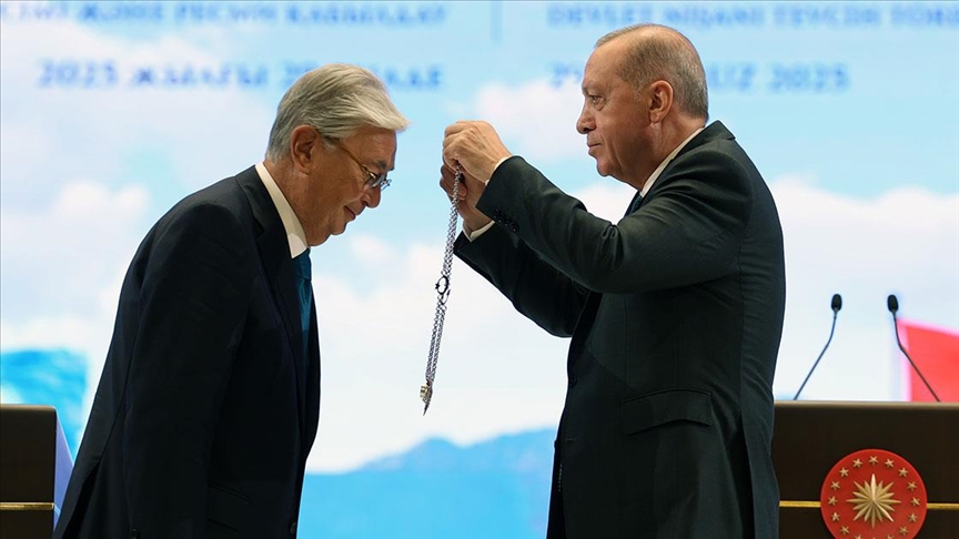 Türkiye Cumhurbaşkanı, Kazakistan Cumhurbaşkanı'nı resmi törenlerle ağırladı