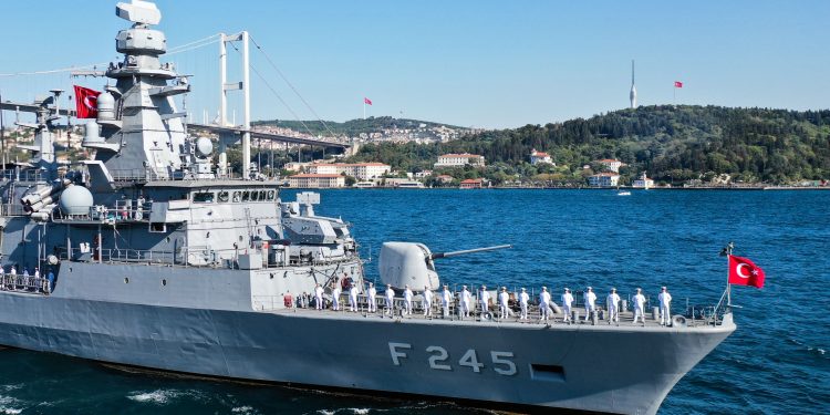 نمایش توان دریایی ترکیه در تکنوفست وطن آبی