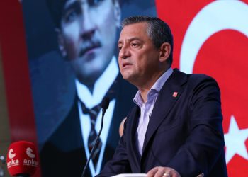 اوزگور اوزل: شهرداران ما را بین زندان و تغییر حزب قرار دادند