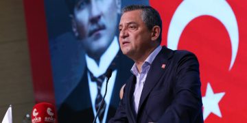 اوزگور اوزل: شهرداران ما را بین زندان و تغییر حزب قرار دادند