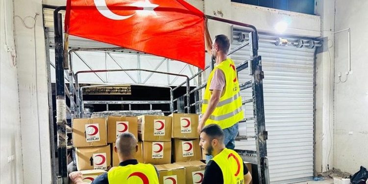 هلال احمر ترکیه در کرانه باختری صدها بسته غذایی توزیع کرد