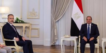 دیدار فیدان و سیسی در قاهره؛ تاکید ترکیه و مصر بر مخالفت با اشغال غزه