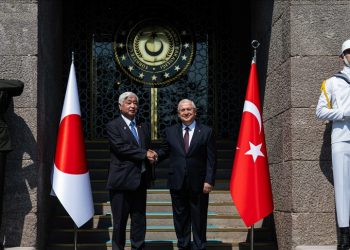 دیدار وزرای دفاع ترکیه و ژاپن در آنکارا