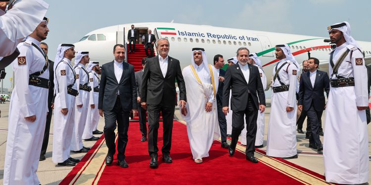 Meeting Between the President of Iran and the Emir of Qatar in Doha