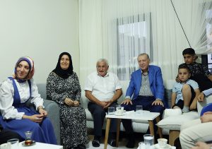 رئيس جمهور تركيه كليد سيصدهزار خانه را به آسيب ديدگان زلزله تحويل داد