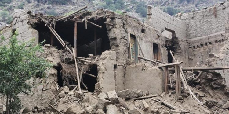 شمار جانباختگان زلزله کنر به 2205 نفر رسید