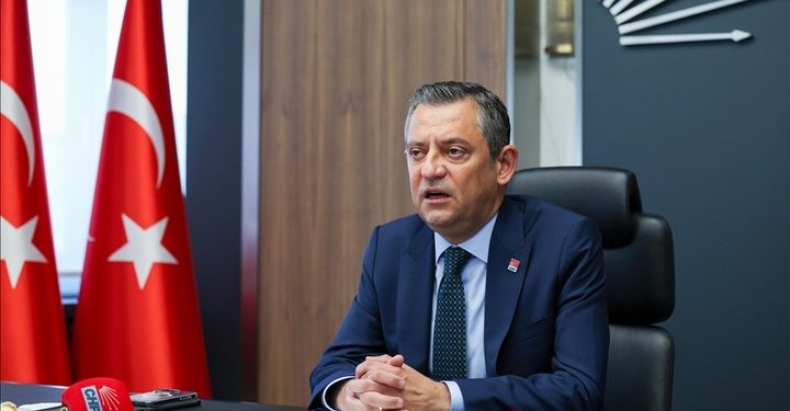 اوزگور اوزل نقشه راه حزب را در استانبول اعلام کرد؛ واکنش تند به اظهارات اردوغان